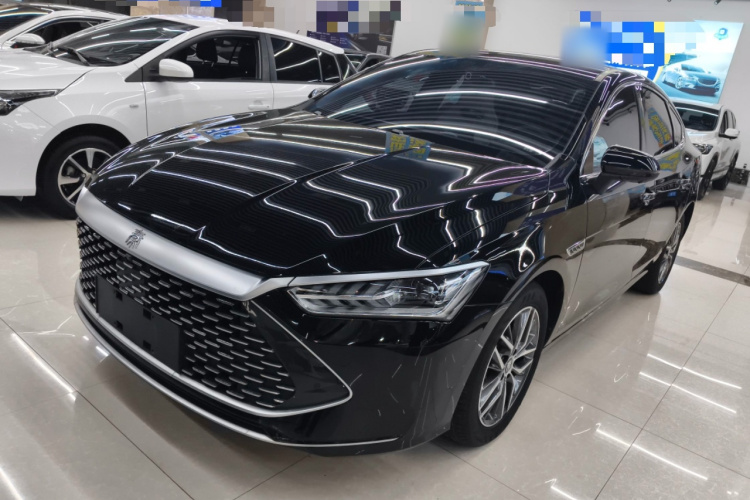 比亚迪 秦PLUS 2023款 冠军版 DM-i 55KM超越型车身外观1