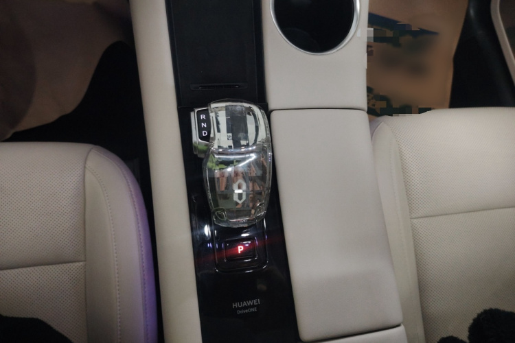 鸿蒙智行 问界M5 2022款 增程四驱至臻版局部细节18