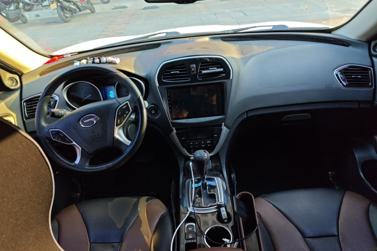 广汽传祺 传祺GS5 Super 2016款 2.0L 自动两驱周年纪念版中控内饰12