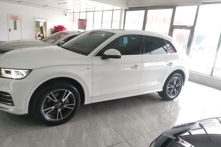 奥迪Q5L 2020款 45 TFSI 尊享时尚型车身外观4
