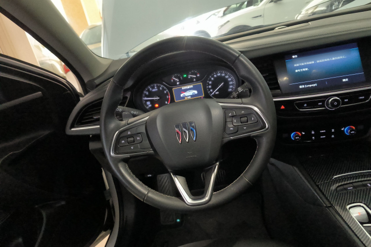 别克 君威 2024款 25T 超享版中控内饰13