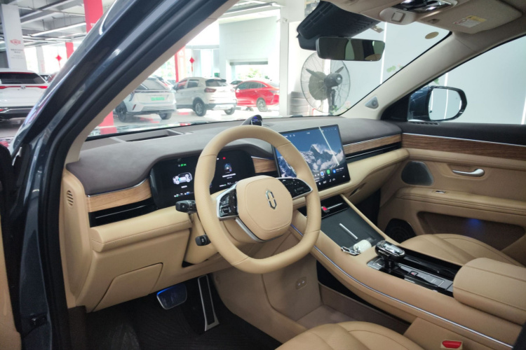 鸿蒙智行 问界M7 2024款 1.5T 智驾后驱Ultra版 5座中控内饰7002