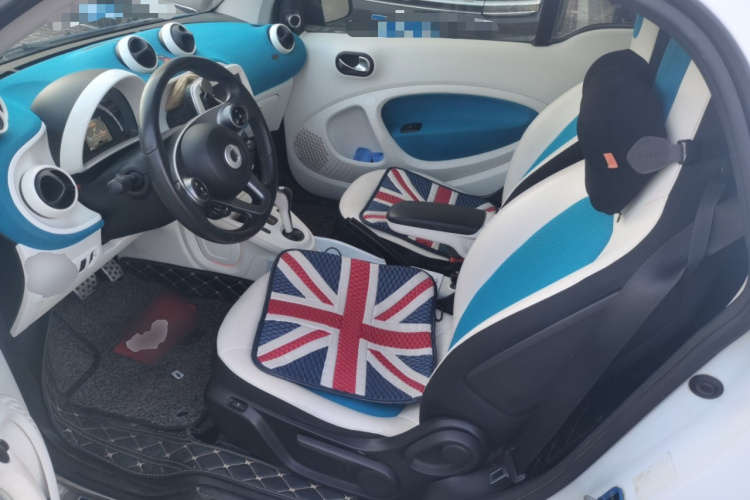 smart fortwo 2016款 0.9T 66千瓦硬顶极致版中控内饰19