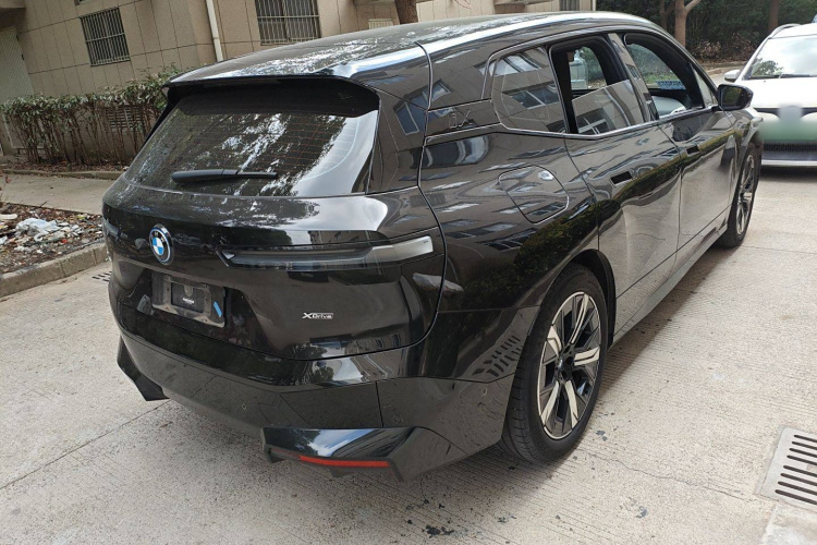 宝马iX 2022款 xDrive40车身外观6005