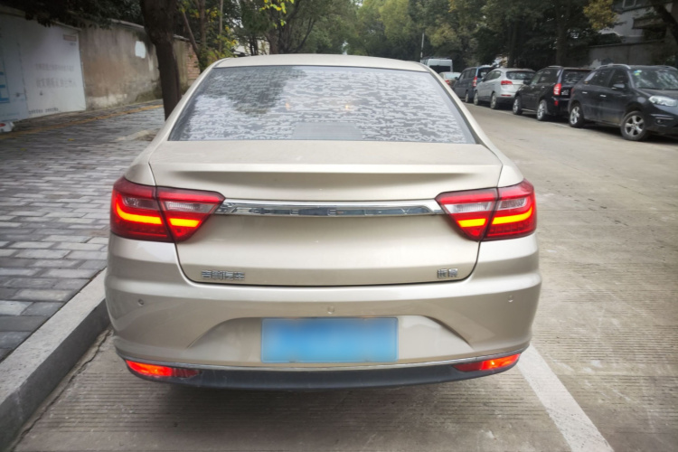 吉利汽车 远景 2018款 1.5L 手动幸福版车身外观6