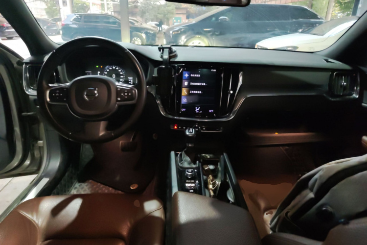 沃尔沃S60 2020款 T4 智逸豪华版中控内饰12