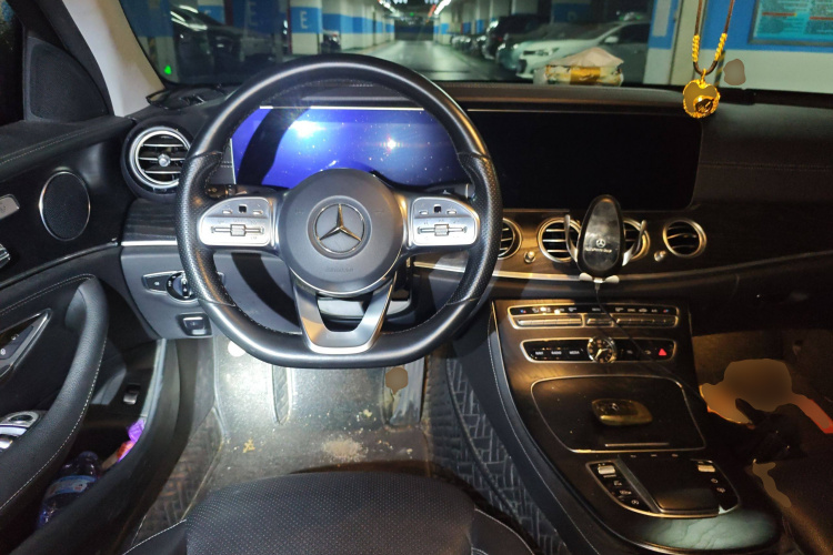 奔驰E级 2019款 E 300 L 运动豪华型中控内饰13