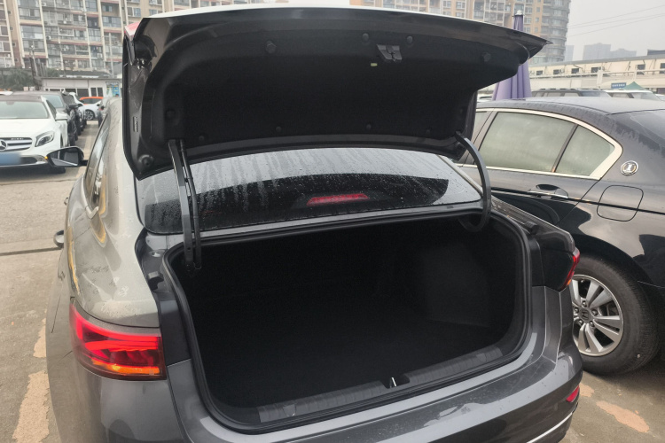 吉利汽车 帝豪 2023款 第4代冠军版 1.5L CVT旗舰型机舱底盘23