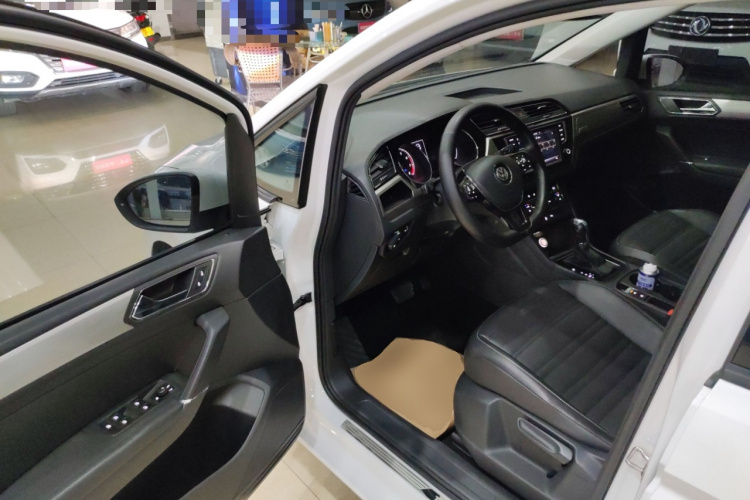 大众 2018款 途安L 280TSI DSG舒适版 7座 国V中控内饰7003