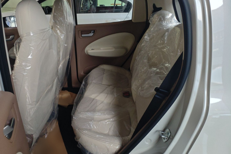 五菱汽车 宏光MINIEV 2025款 四门版 进阶款中控内饰7001