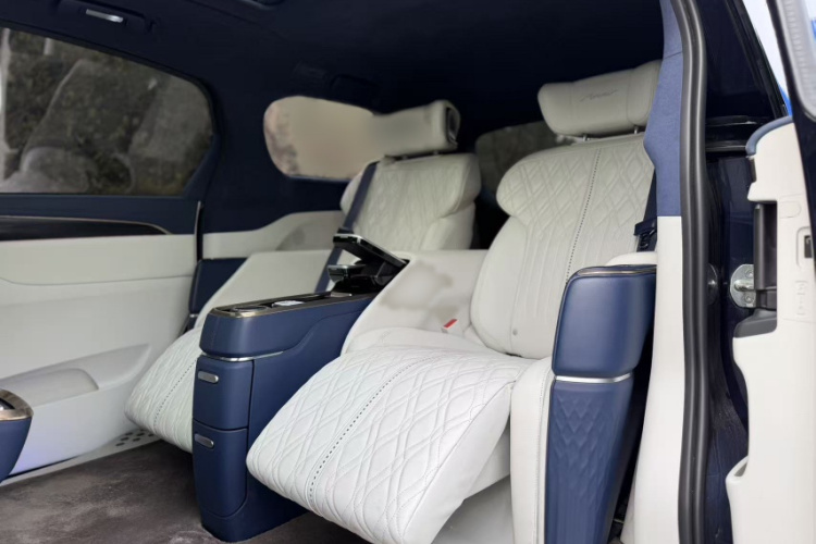 别克GL8 2020款 Avenir艾维亚 四座尊礼版中控内饰7004