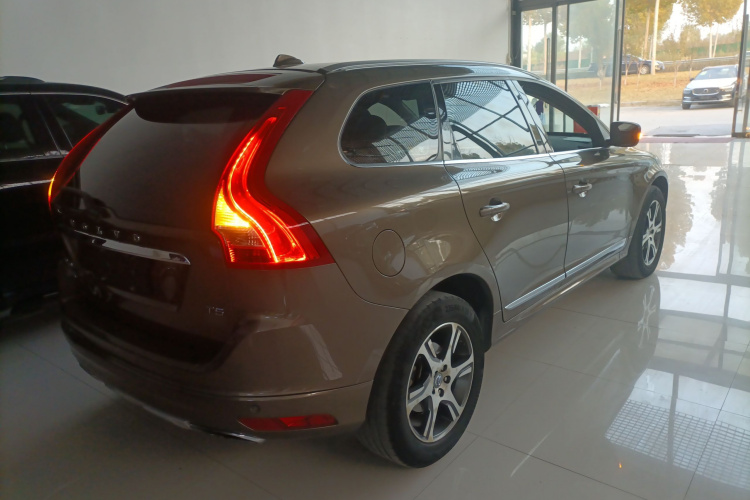 沃尔沃XC60 2015款 T5 AWD 智远版车身外观7