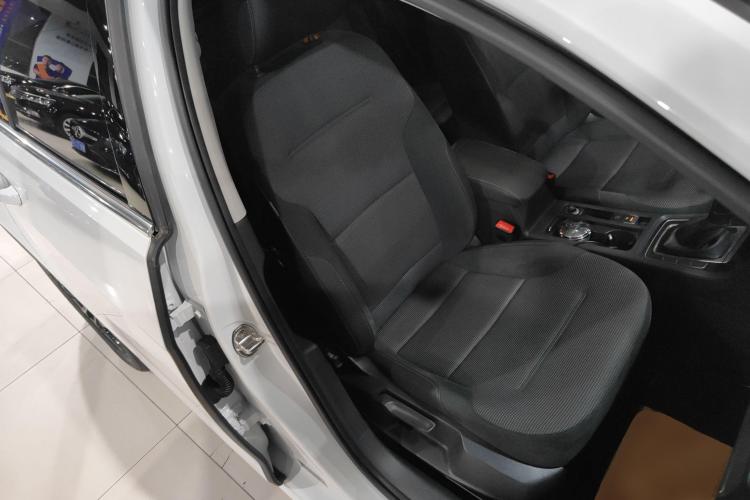 大众 高尔夫 2018款 230TSI 自动舒适型中控内饰41