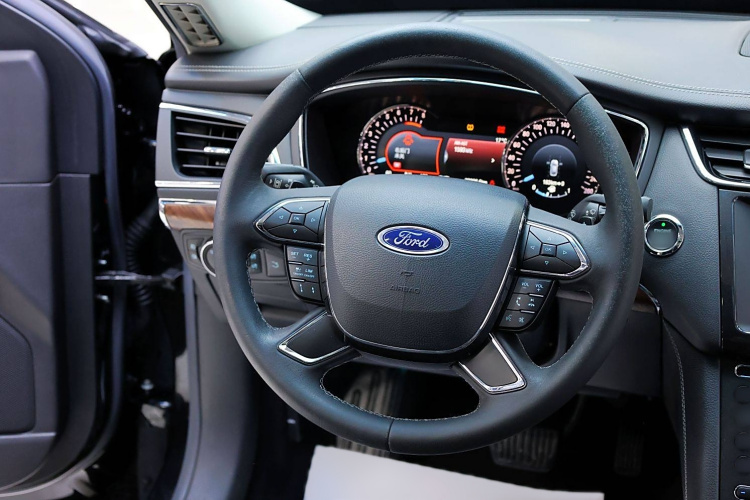 福特 金牛座 2015款 EcoBoost 325 V6旗舰型局部细节13