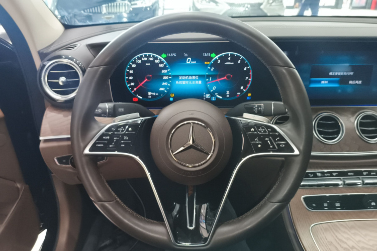 奔驰E级 2023款 E 300 L 时尚型中控内饰13