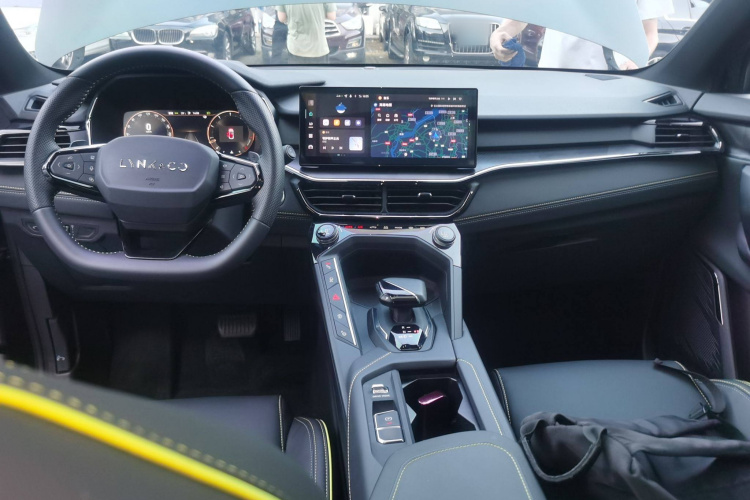 领克06 2023款 Remix 1.5T Hero中控内饰12