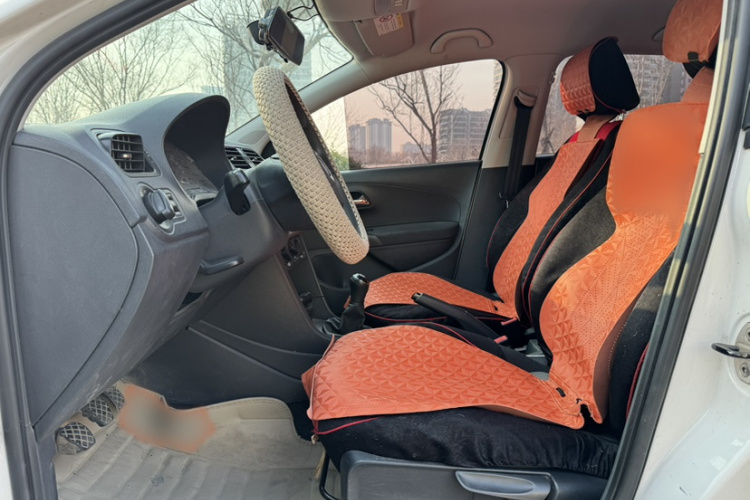 大众 Polo 2014款 1.4L 手动风尚版局部细节19