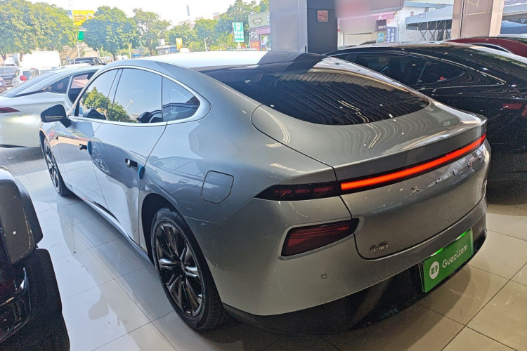 小鹏P7 2022款 480N+车身外观4