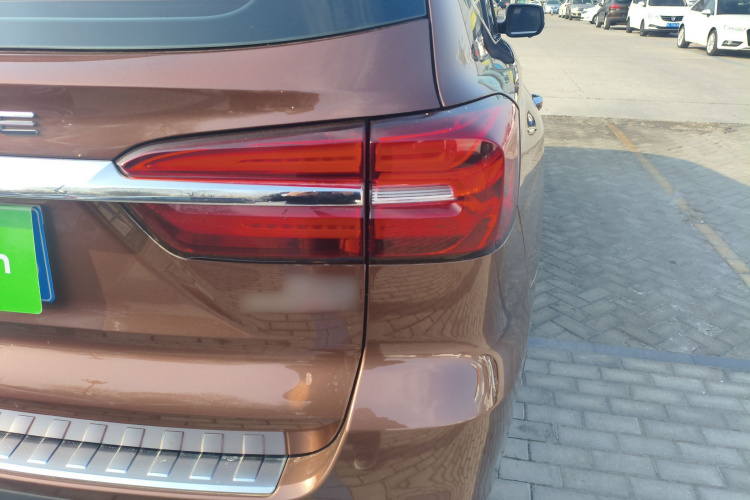 荣威RX8 2018款 30T 智联网四驱至尊版车身外观9