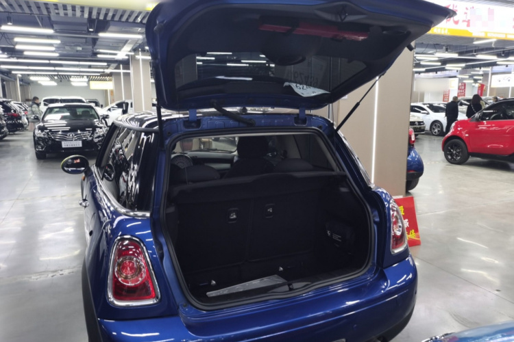 MINI 2012款 1.6L COOPER Baker Street机舱底盘23