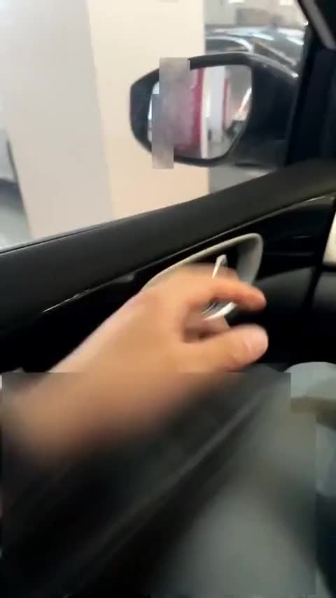 奔驰EQA 2022款 EQA 300 4MATIC 首发特别版讲解1