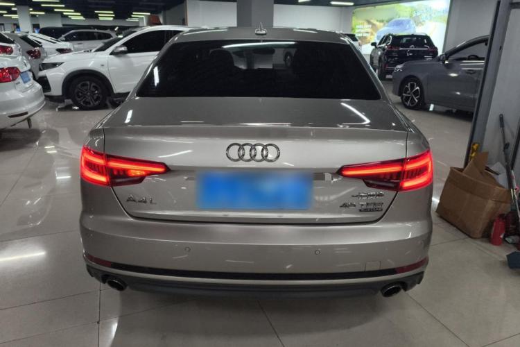 奥迪A4L 2018款 30周年年型 45 TFSI quattro 个性运动版车身外观6