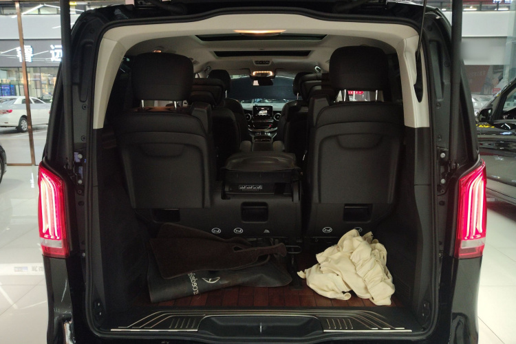 奔驰V级 2018款 V 260 尊贵版 国VI机舱底盘23