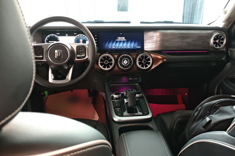 坦克300 2021款 越野版 2.0T 征服者中控内饰7002