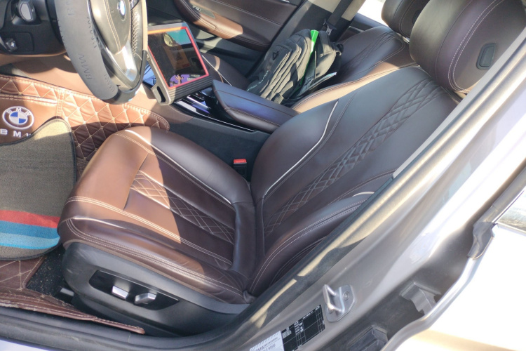 宝马5系 2019款 530Li 领先型 豪华套装中控内饰19