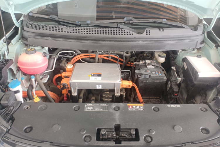 吉利几何E萤火虫 2022款 401KM 霹雳虎 4座机舱底盘24