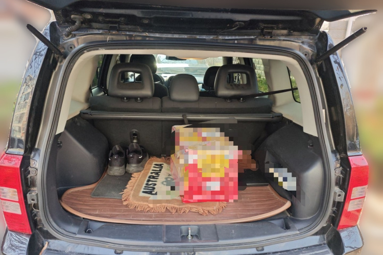 Jeep 自由客 2015款 2.4L 运动版中控内饰23