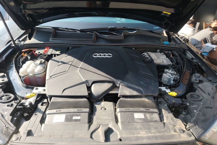 奥迪Q7 2022款 55 TFSI quattro S line运动型机舱底盘24