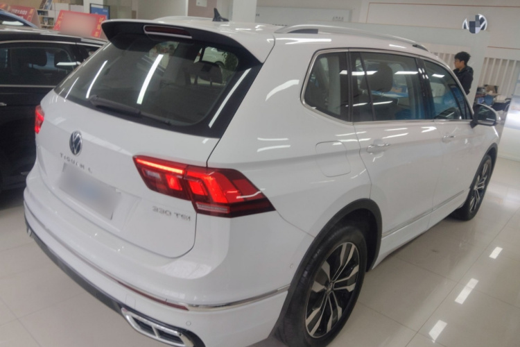 大众 途观L 2024款 出众款 330TSI 自动两驱R-Line龙耀版车身外观7