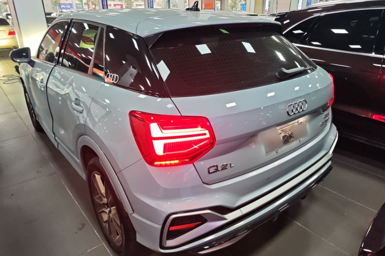 奥迪Q2L 2022款 35 TFSI 时尚动感型车身外观4