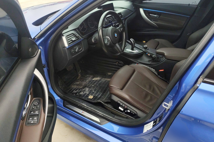 宝马3系 2019款 320i M运动套装中控内饰20