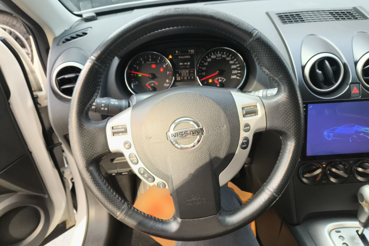 日产 逍客 2015款 2.0XL 酷火 CVT 2WD中控内饰13