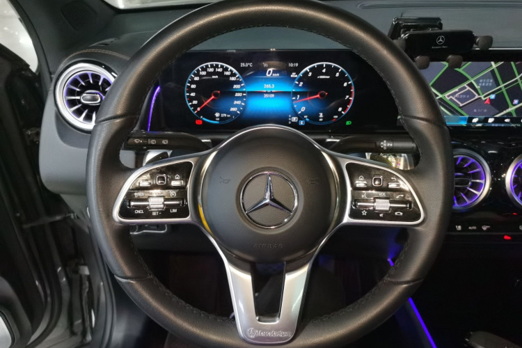 奔驰GLB 2023款 GLB 220 时尚型中控内饰13