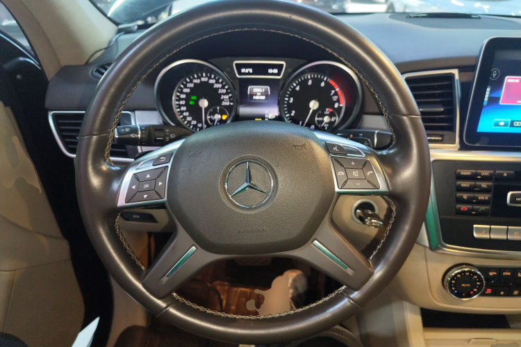 奔驰M级 2015款 ML 320 4MATIC局部细节13