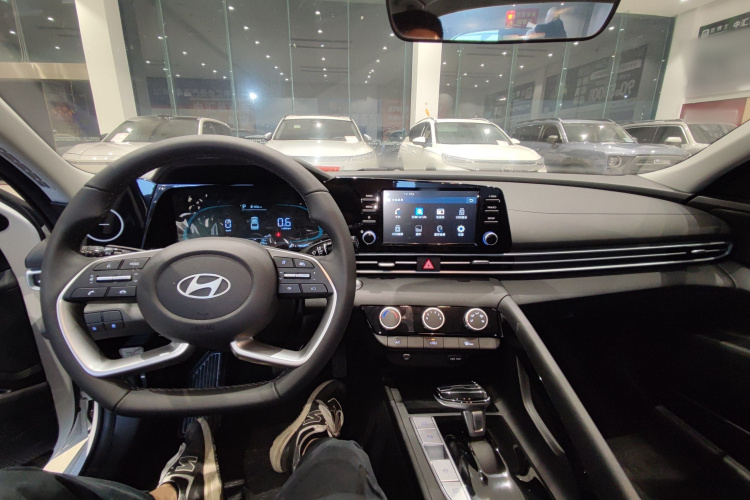现代 伊兰特 2023款 1.5L CVT GLX精英版中控内饰7002