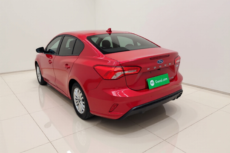 福特 福克斯 2020款 三厢 EcoBoost 180 自动锋潮型车身外观5