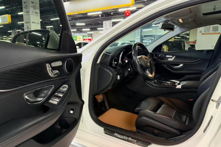奔驰C级 2018款 C 200 L 运动版中控内饰7007