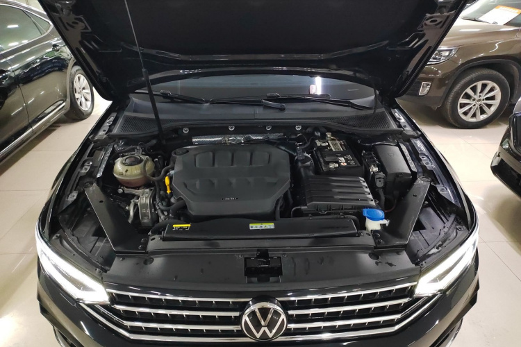 大众 迈腾 2023款 200万辆纪念版 330TSI DSG领先型机舱底盘24