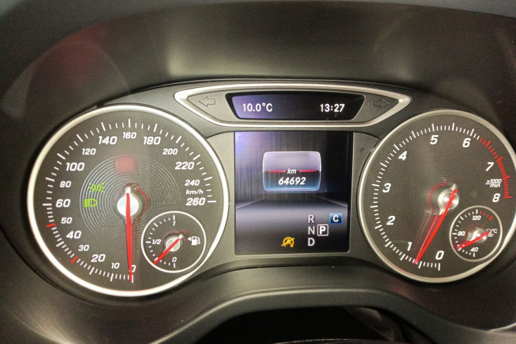 奔驰A级(进口) 2018款 A 200 动感型局部细节14