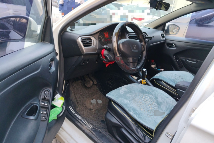 标致301 2014款 1.6L 自动舒适版中控内饰20