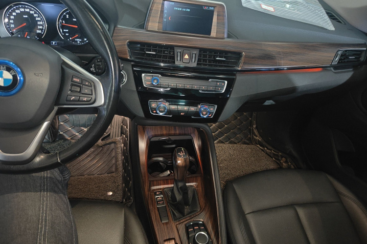 宝马X1 2019款 sDrive20Li 领先型中控内饰12