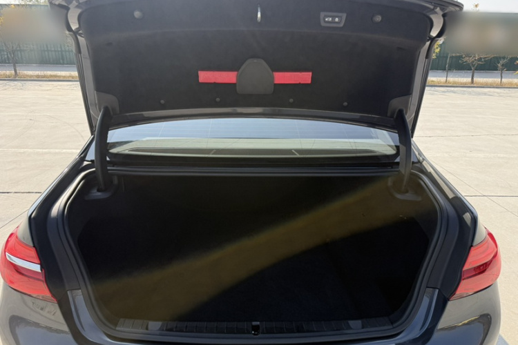 宝马7系 2016款 730Li 豪华型局部细节23