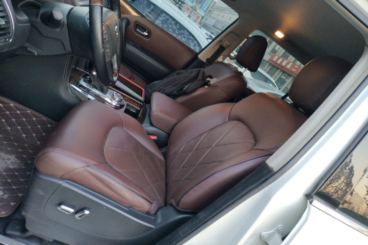 日产 途乐（平行进口） 中控内饰19