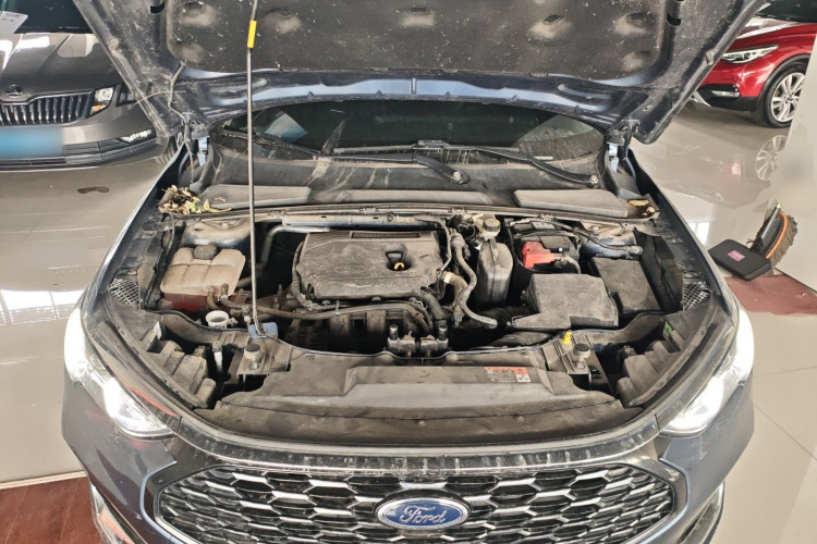 福特 福睿斯 2021款 1.5L 自动钻石版机舱底盘24