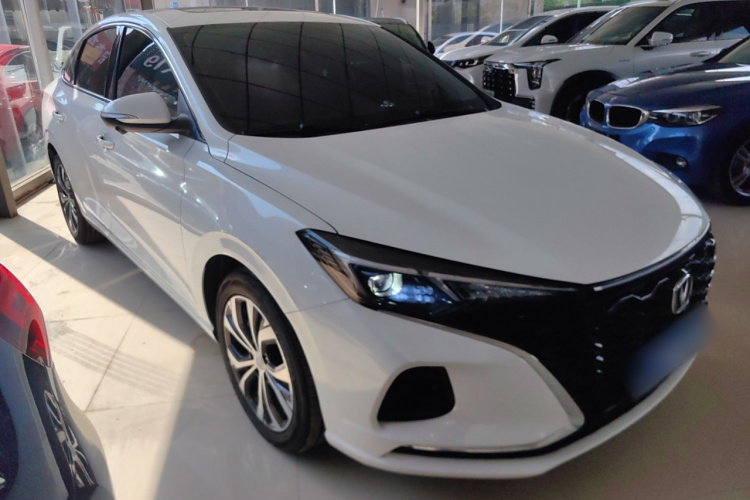 长安 逸动 2021款 PLUS 蓝鲸NE 1.4T GDI DCT旗舰型车身外观3