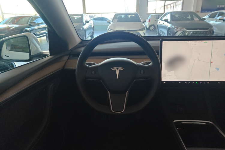 特斯拉 Model Y 2021款 标准续航后驱版中控内饰13